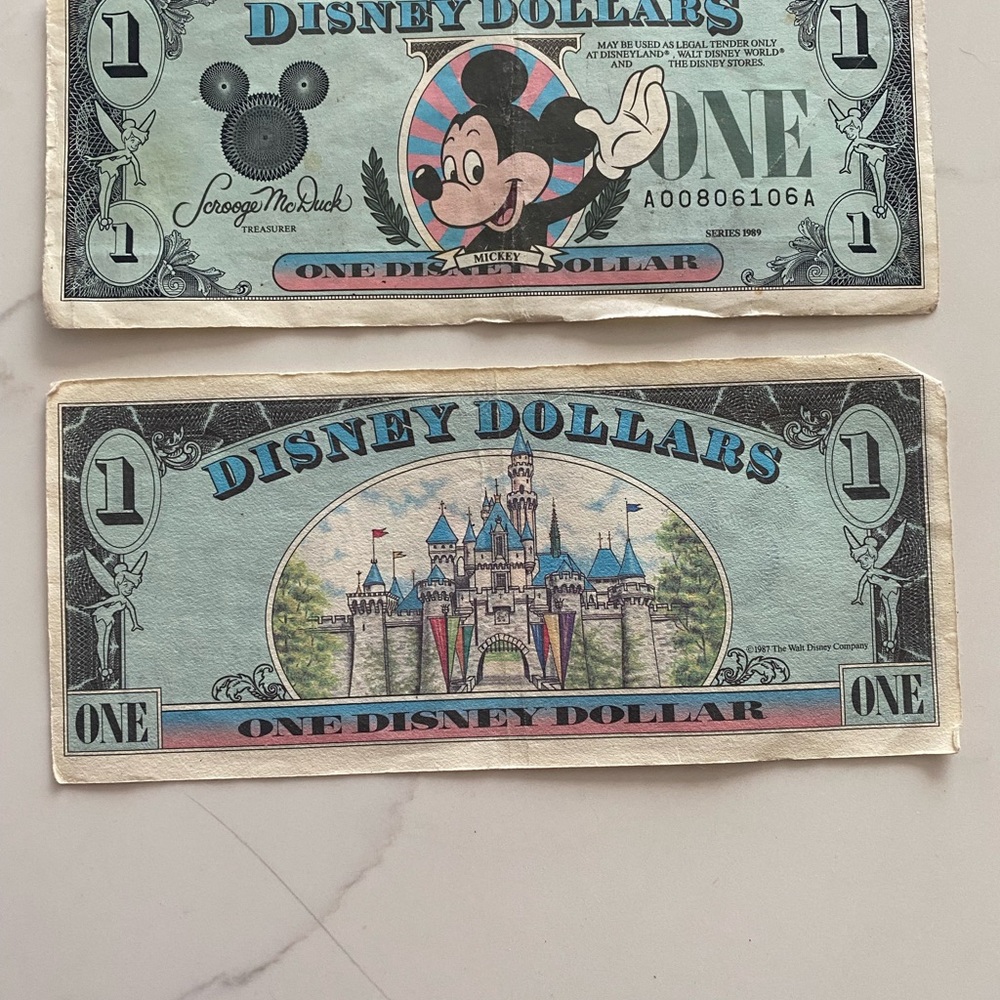 A total of four Disney currency $1 denominations 1987 and 1989 series - Picture 5 of 14